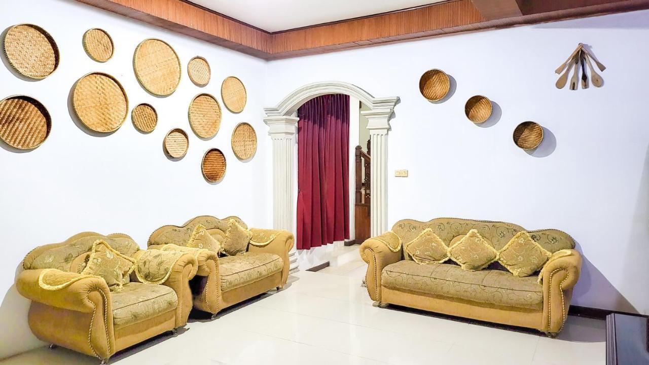 Kasmaran Guest House Syariah Jakarta Buitenkant foto